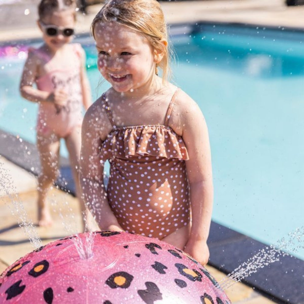 The Swim Essentials Zraszacz dla dzieci w kształcie piłki Panterka róż