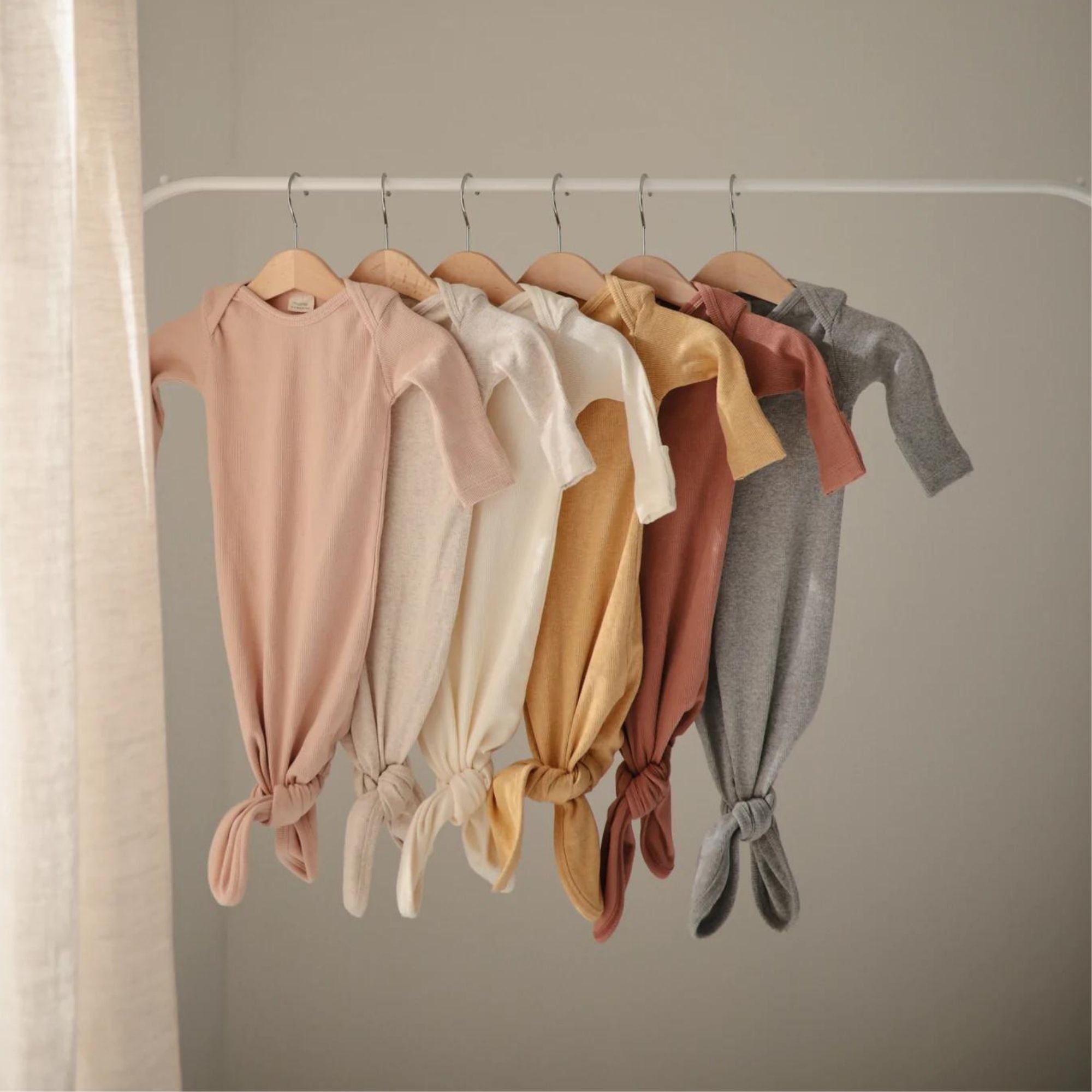 Mushie Pajacyk niemowlęcy wiązany 0-3 m Beige Melange