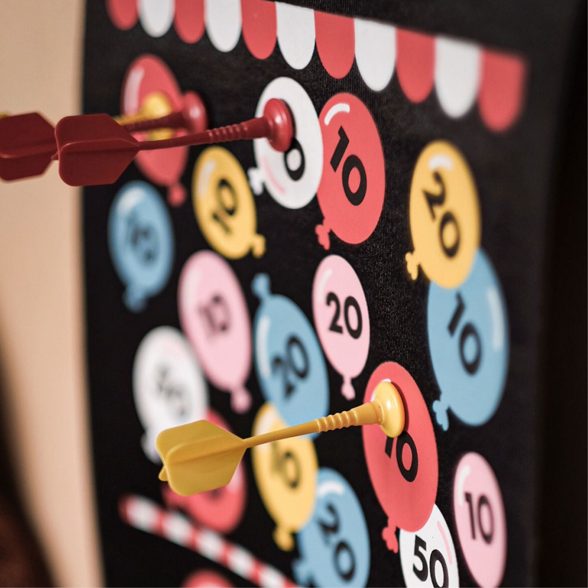 Janod Magnetyczna gra w rzutki Wesołe miasteczko 4+ - 4kidspoint.pl