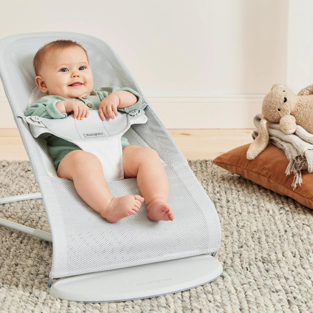 BABYBJORN Leżaczek dla niemowlaka BALANCE SOFT MESH Szary/Biały