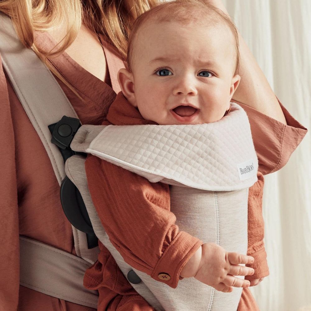 BABYBJORN nosidełko dla niemowlaka MINI 3D Jersey jasny beż