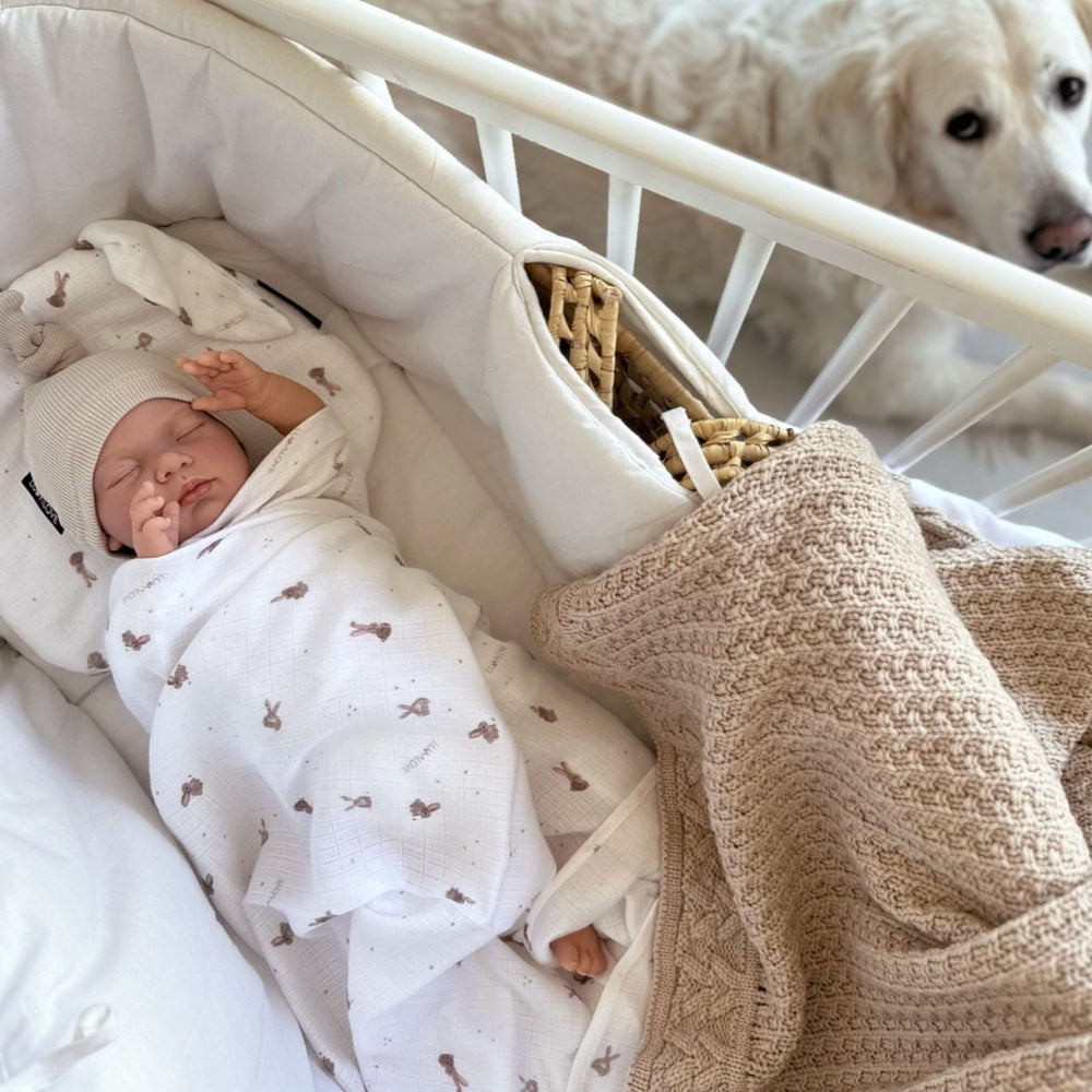 LullaLove Poduszka dla niemowlaka z uszami Beżowe króliczki
