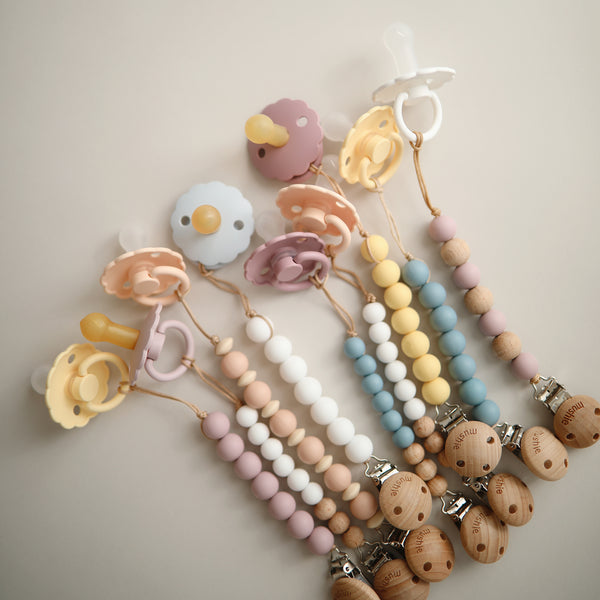 Frigg Smoczek kauczukowy okrągły Daisy Baby Pink 0+ - 4kidspoint.pl