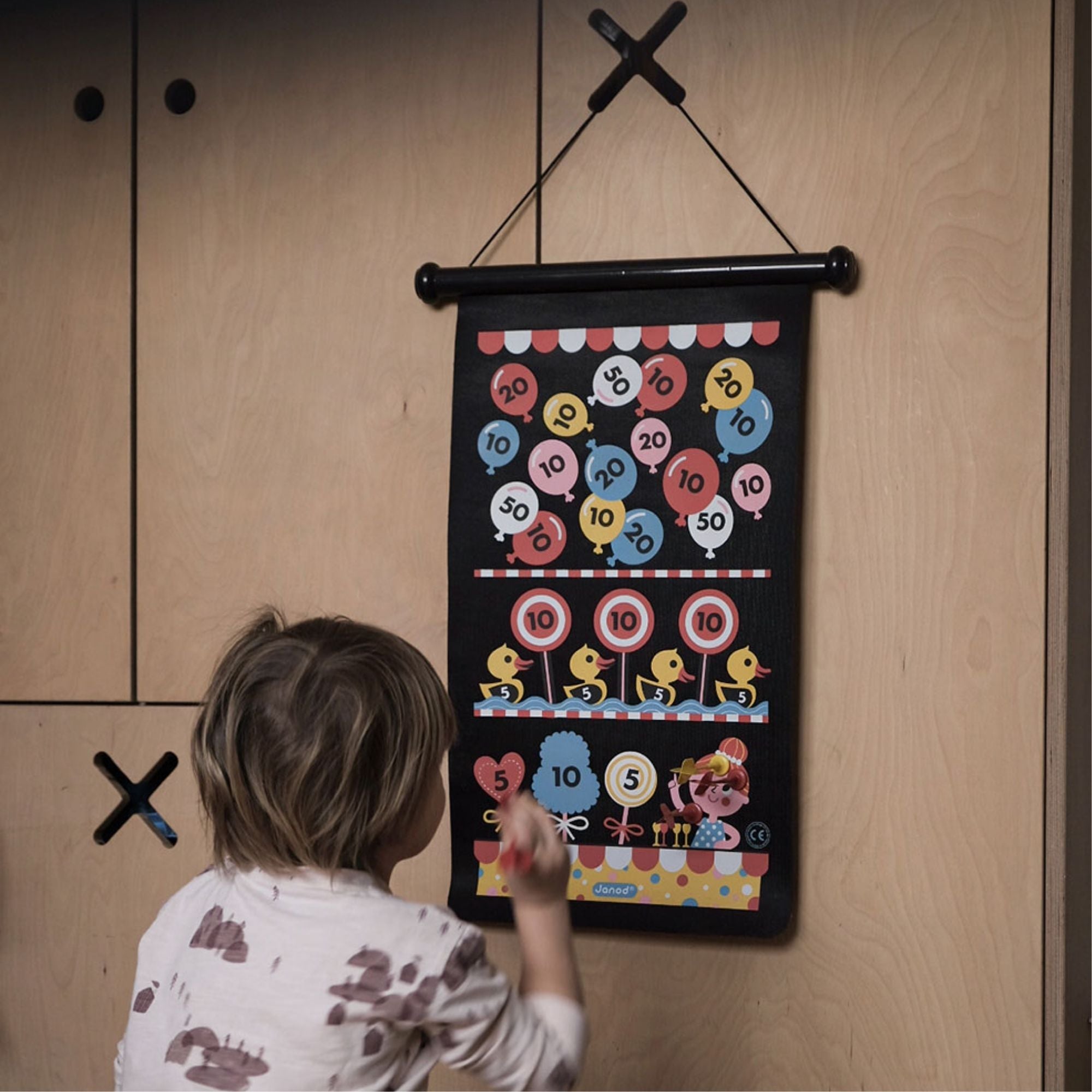 Janod Magnetyczna gra w rzutki Wesołe miasteczko 4+ - 4kidspoint.pl