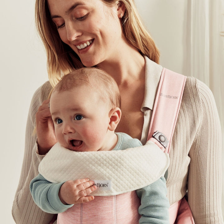 BABYBJORN nosidełko dla niemowlaka MINI 3D Jersey jasny róż
