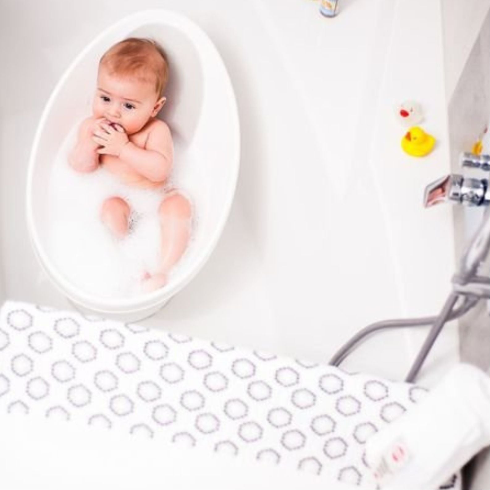 Shnuggle Wanienka dla Niemowlaka z Odpływem Baby Taupe