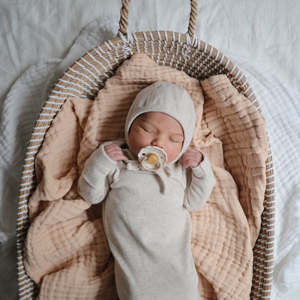 Mushie Pajacyk niemowlęcy wiązany 0-3 m Ivory