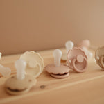 Frigg Smoczek dla niemowlaka silikonowy Daisy Blush 0+