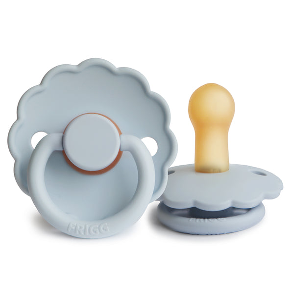 Frigg Smoczek kauczukowy okrągły Daisy Powder Blue 0+ - 4kidspoint.pl