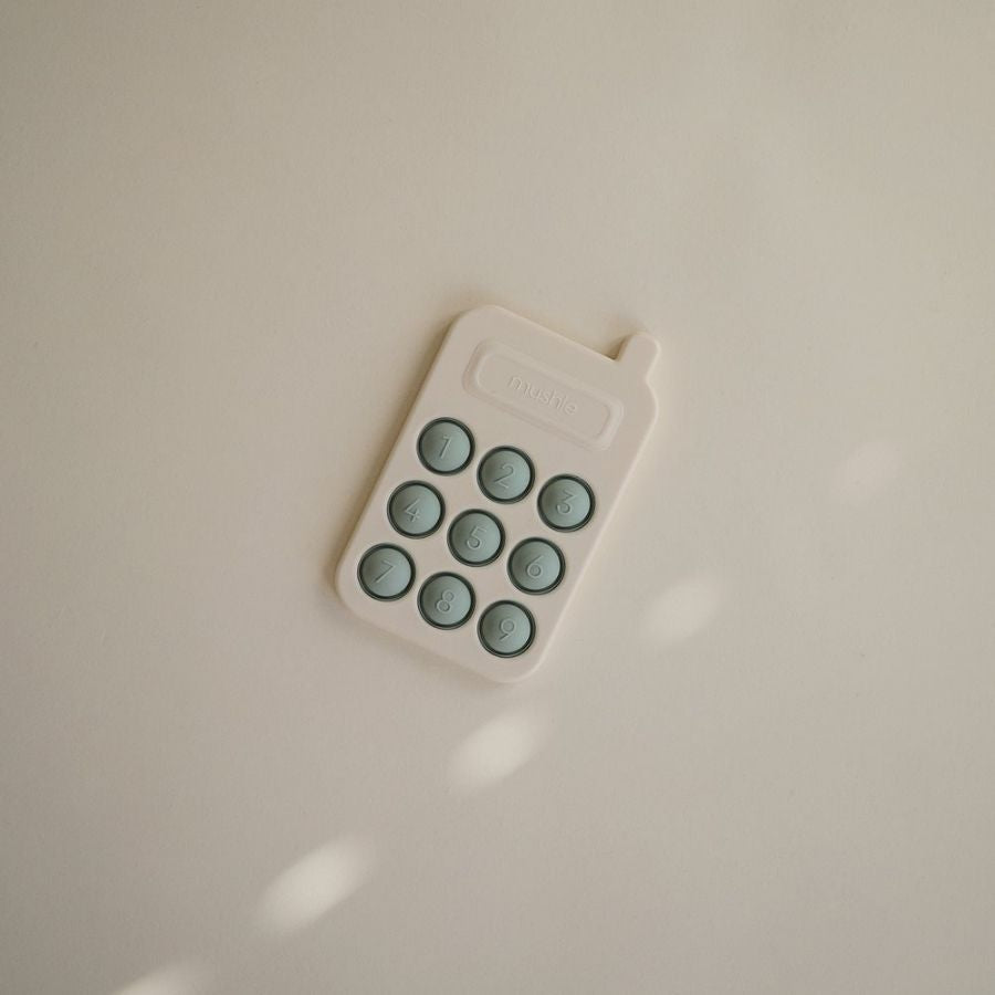Mushie Zabawka sensoryczna Bąbelki do wyciskania telefon Cambridge Blue