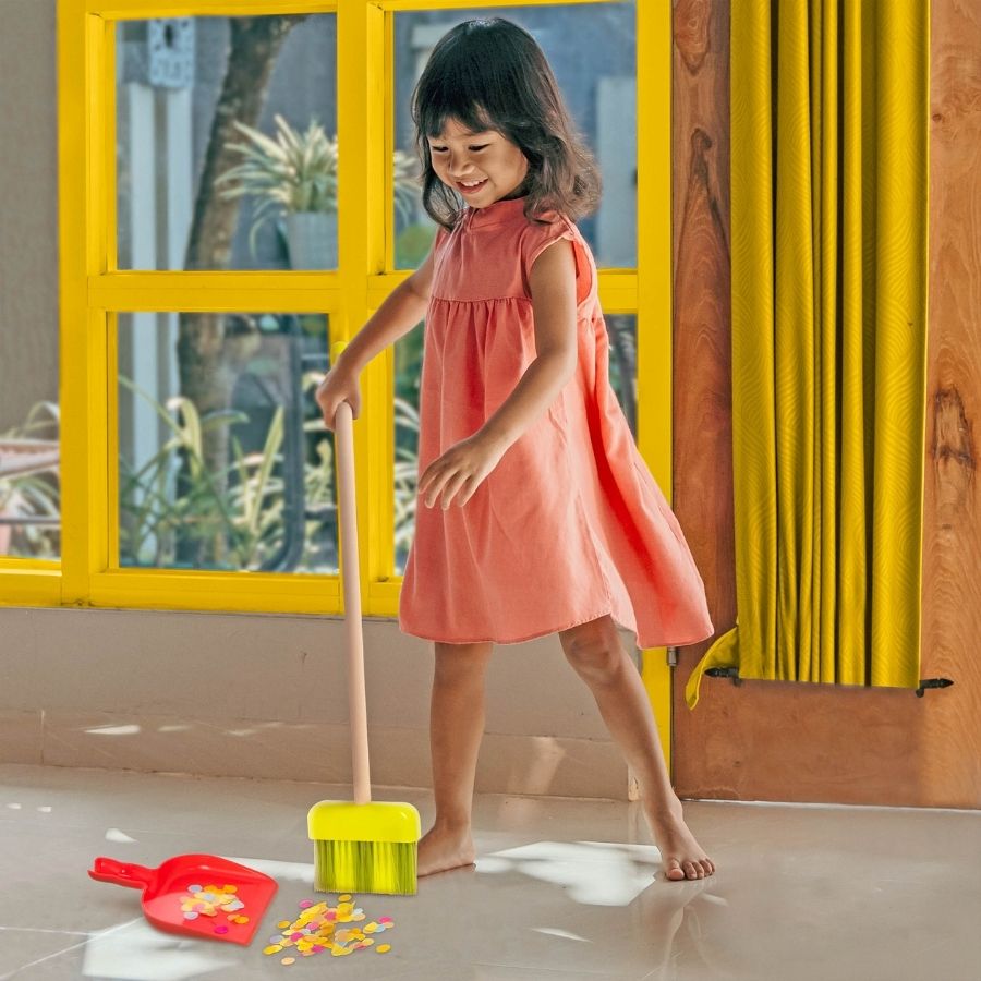 B.Toys Drewniany zestaw do sprzątania Clean ‘n’ Play