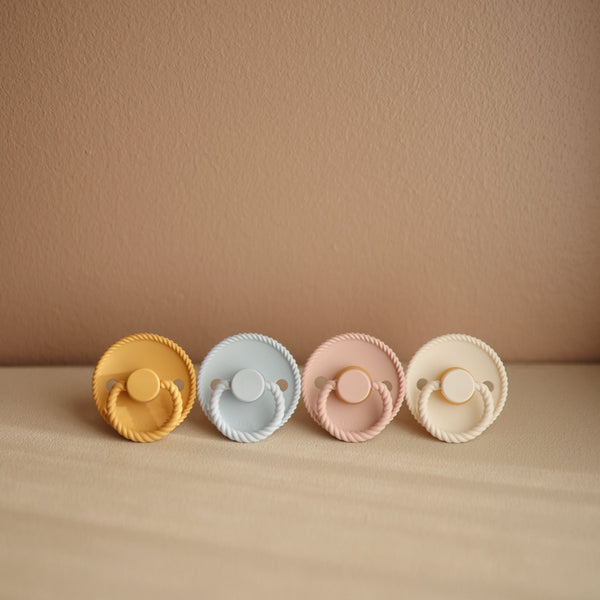 Frigg Smoczek kauczukowy okrągły Rope Blush 0+ - 4kidspoint.pl