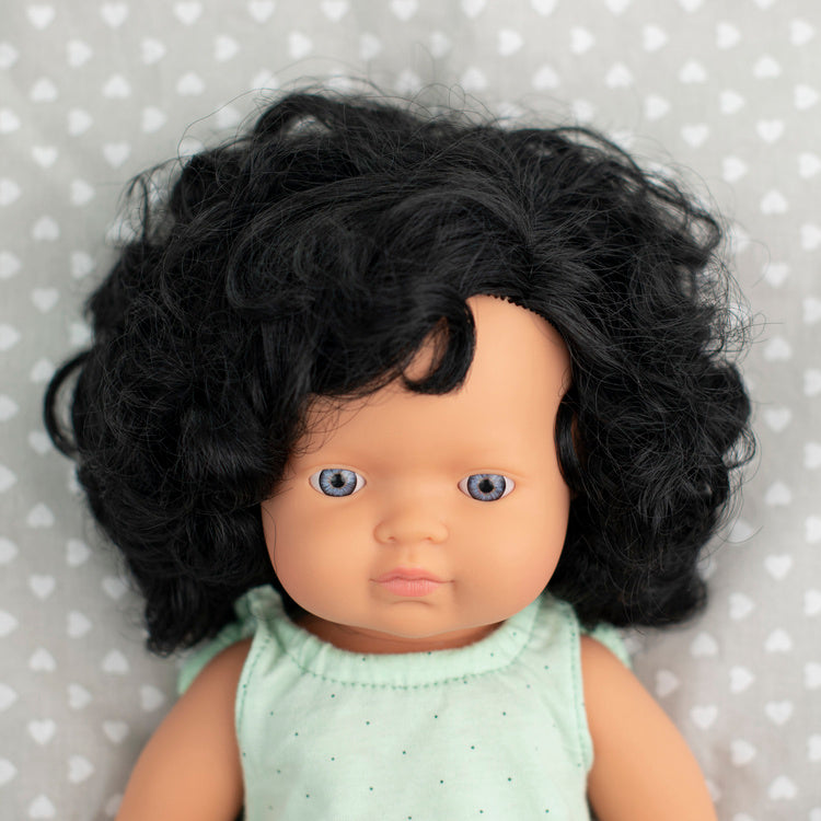 Miniland Lalka dla dziecka dziewczynka Europejka Czarne Kręcone Włosy 38 cm