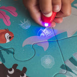 Janod Świecące puzzle dla dzieci z mini lampką UV Ocean 24 el. - 4kidspoint.pl