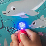 Janod Świecące puzzle dla dzieci z mini lampką UV Ocean 24 el. - 4kidspoint.pl